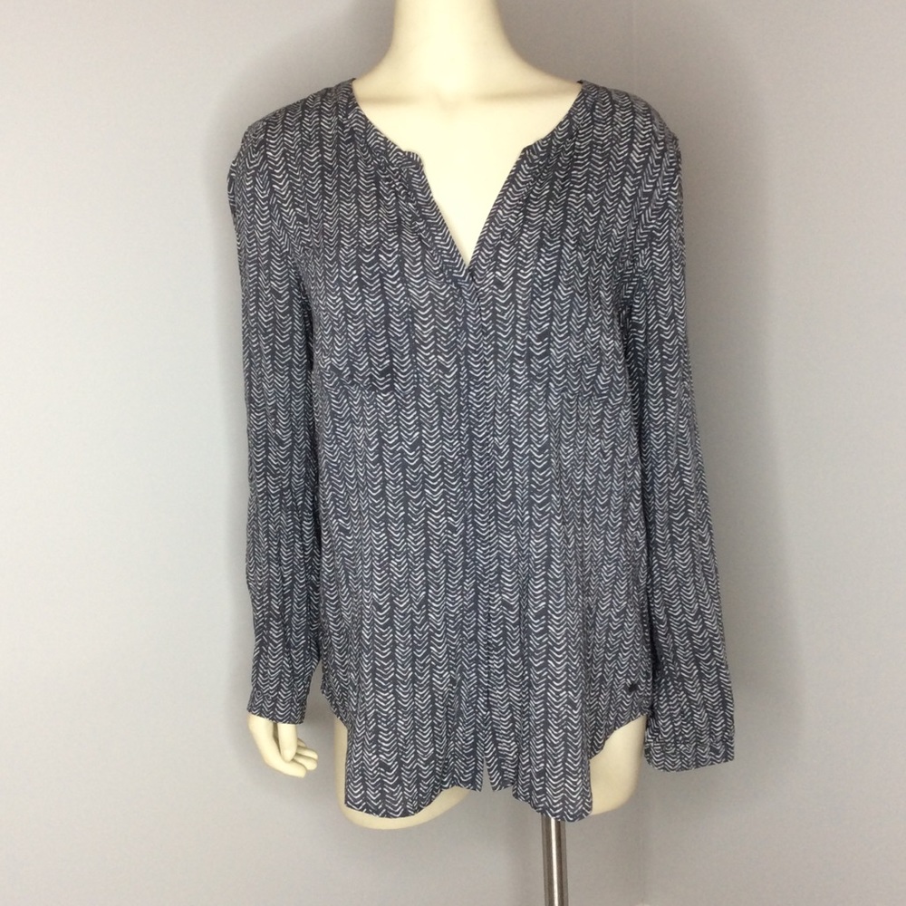 Woman’s Eddie Bauer button front blouse